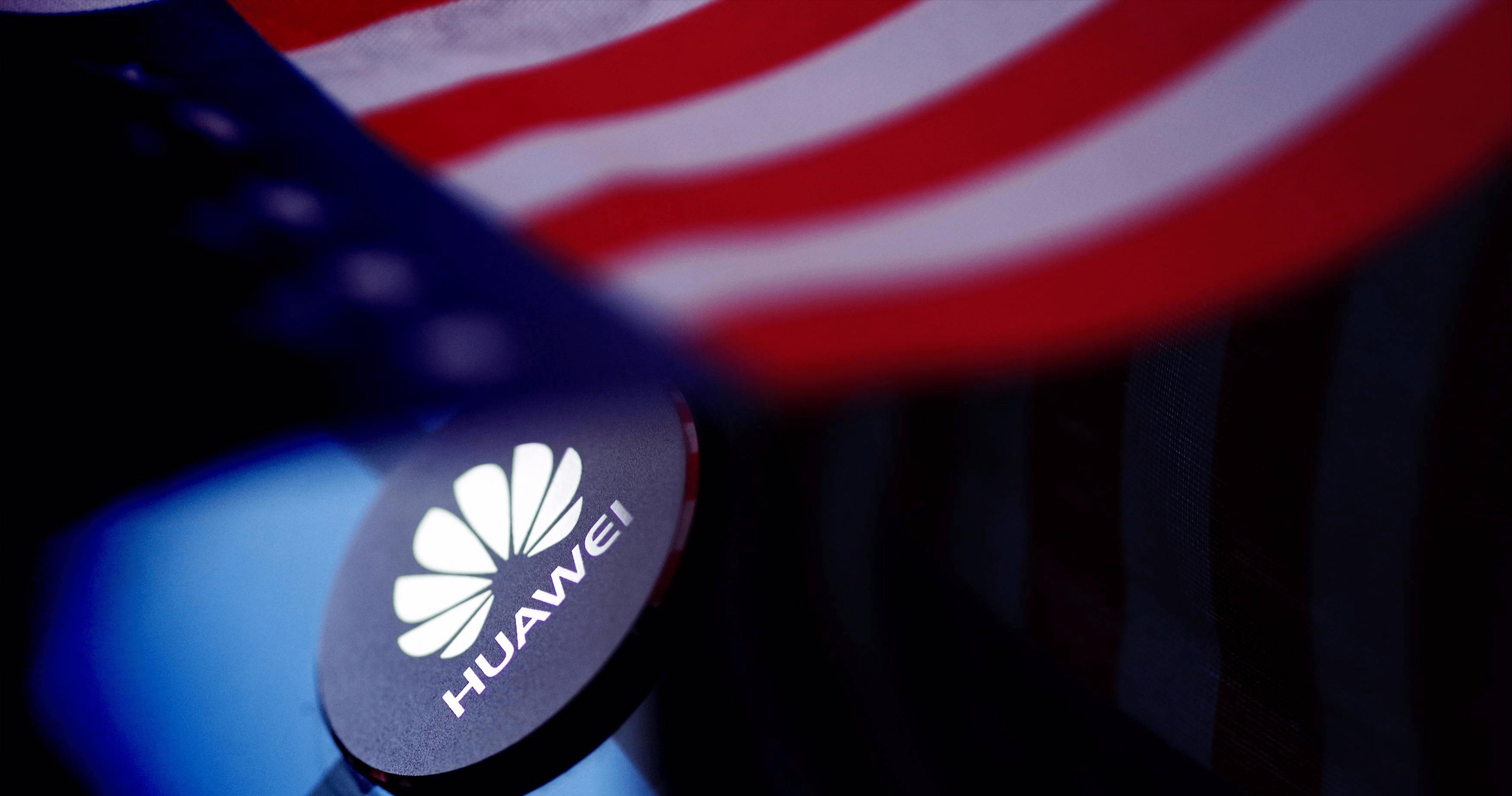 雷军被采访是否愿意使用鸿蒙,小米力挺华为鸿蒙