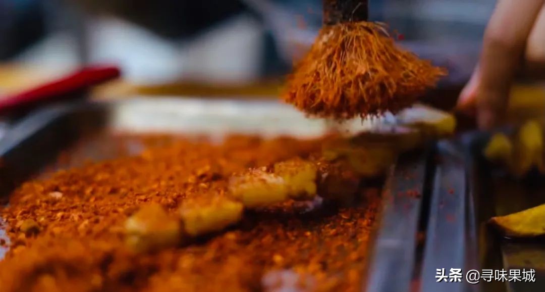 83岁老阿婆卖串串,成都70岁阿婆摆摊