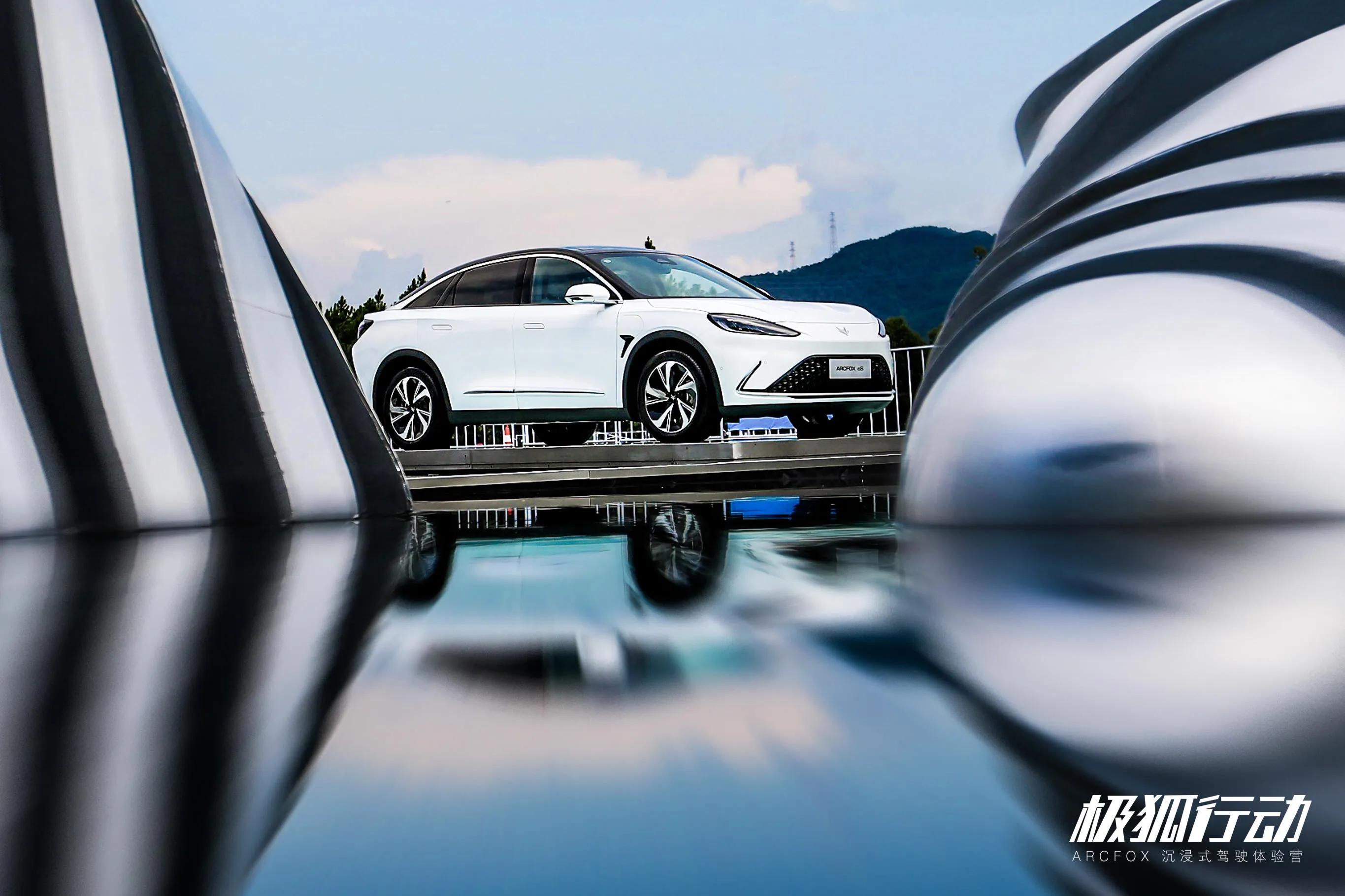 鏋佺嫄琛屽姩2.0,鏋佺嫄琛屽姩2.0姹借溅