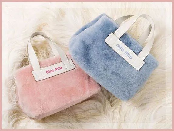 我花1000多块买的毛绒包，后来发现有点贵！