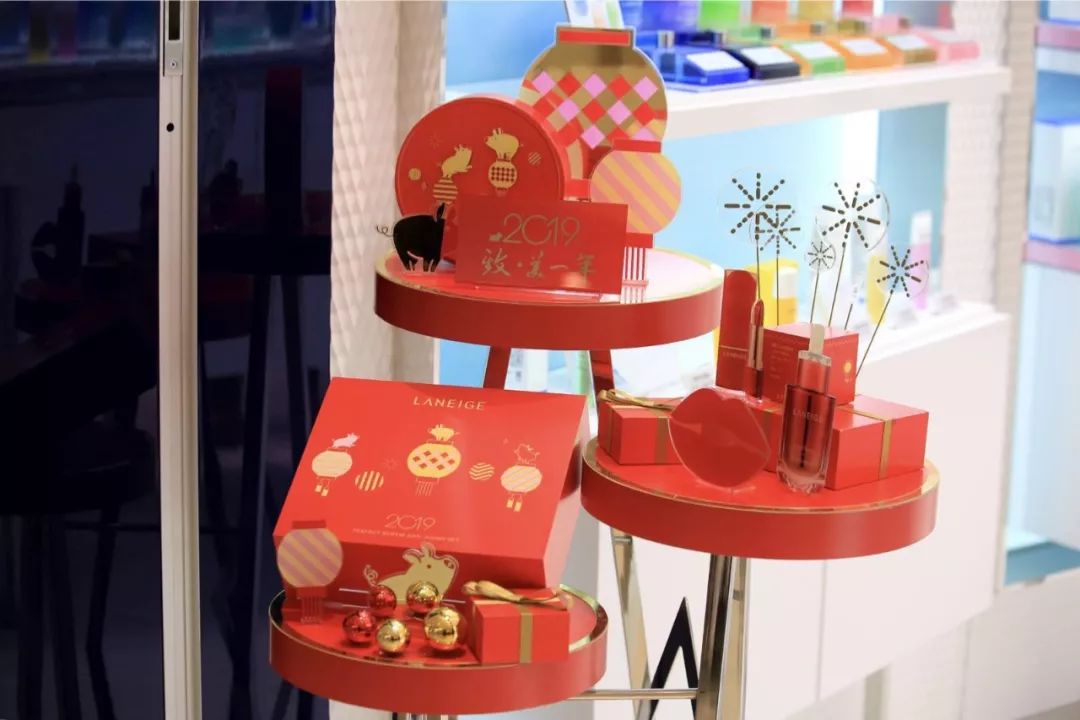 探店好看的衣服都在这里,探店逛美妆