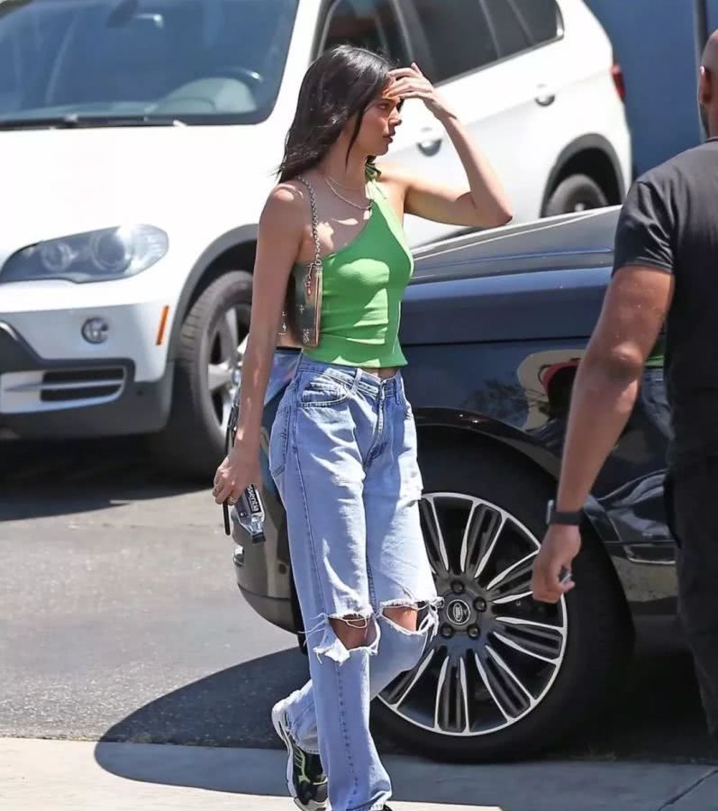 新晋的流行老爹裤这样穿最好看,阔腿裤过时了初秋老爹裤时髦显瘦