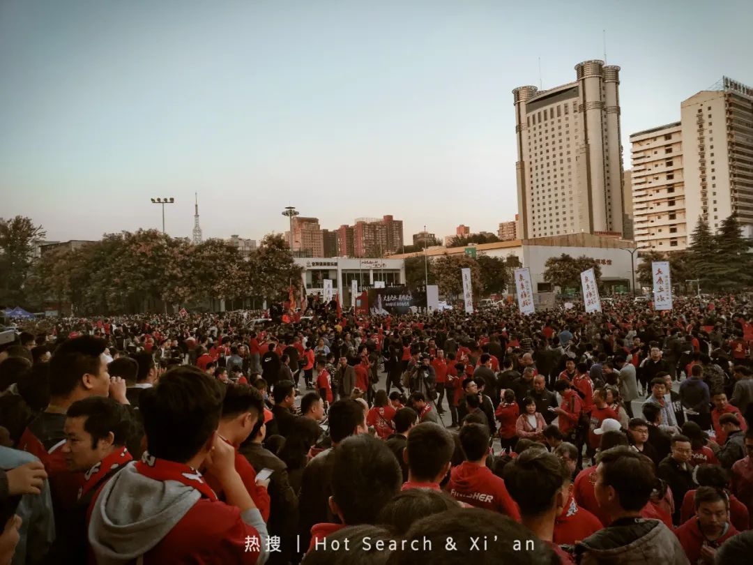 西安国际足球中心展示中心,西安国际足球中心夜景