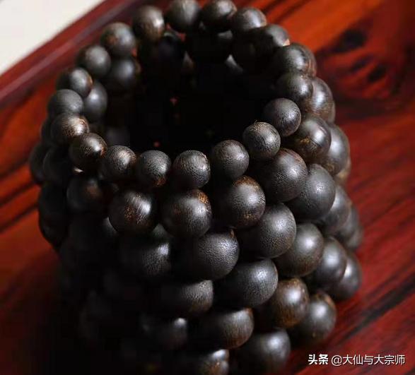 1串43克的绿奇楠手串目前价位多少,100元左右的奇楠手串是真的吗