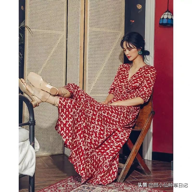 柳岩露出香肩,柳岩露锁骨