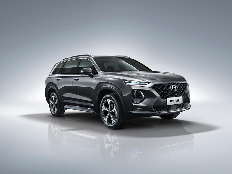 现代新胜达和沃尔沃xc60,大指挥官车身对比沃尔沃xc60