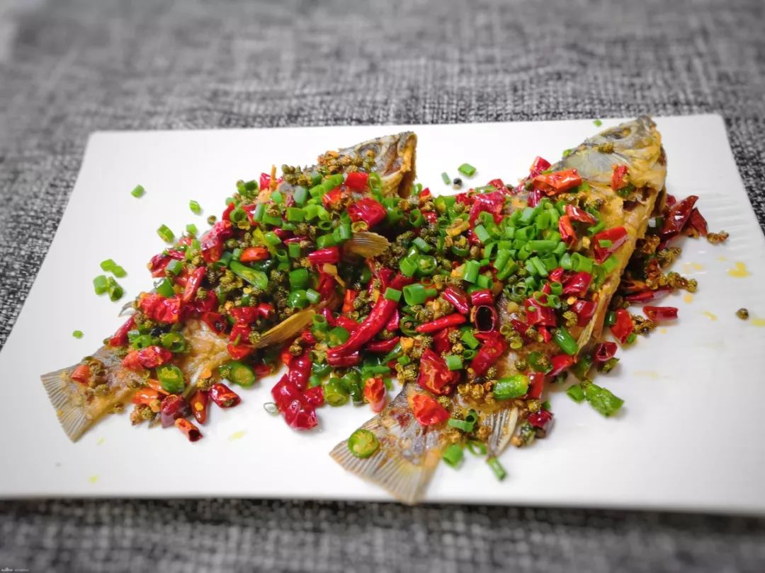 特色烤鱼一鱼两吃,一鱼两吃的烤鱼