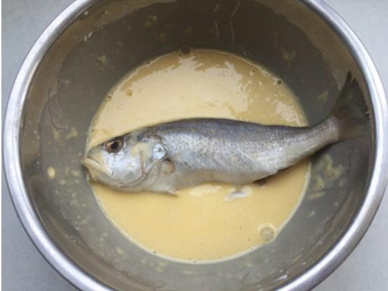 煎鱼老是破皮粘锅,煎鱼煎烂怎么办
