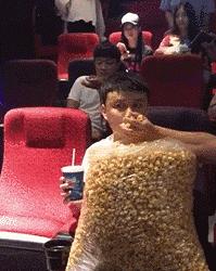 搞笑gif嫂子包饺子,搞笑gif姑娘你这次真的是玩过头了