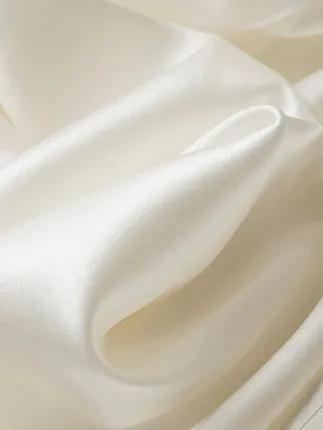 T恤穿腻了?想要时髦又遮肉,春夏白衬衫应该这么洗和这样穿