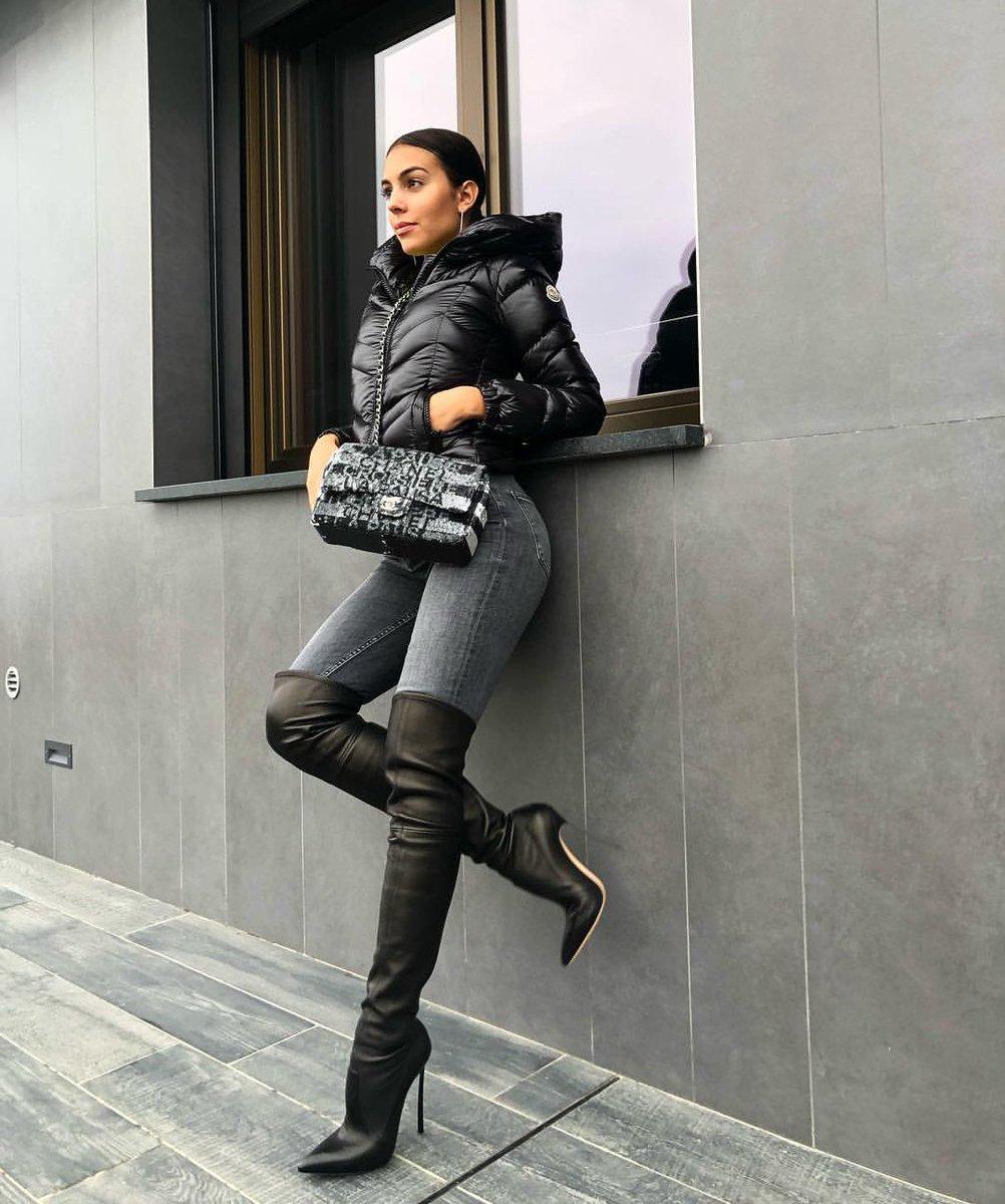 c罗晒8岁迷你罗肌肉照,c罗和迷你罗两父子的温馨时刻