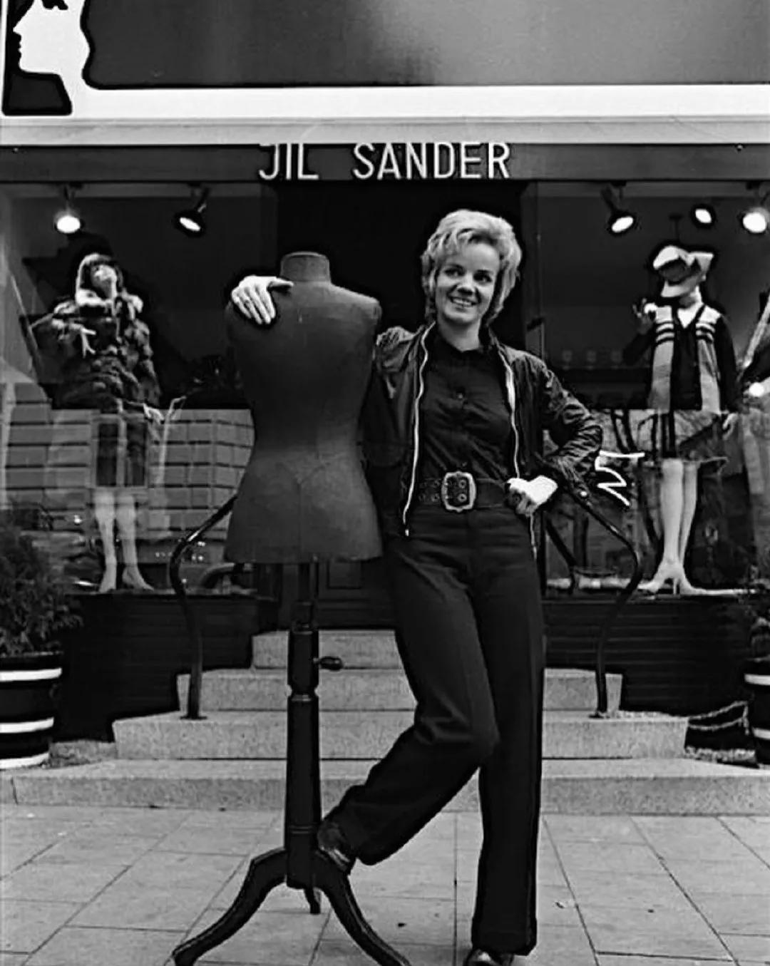 优衣库日本被疯抢,优衣库被哄抢完整版