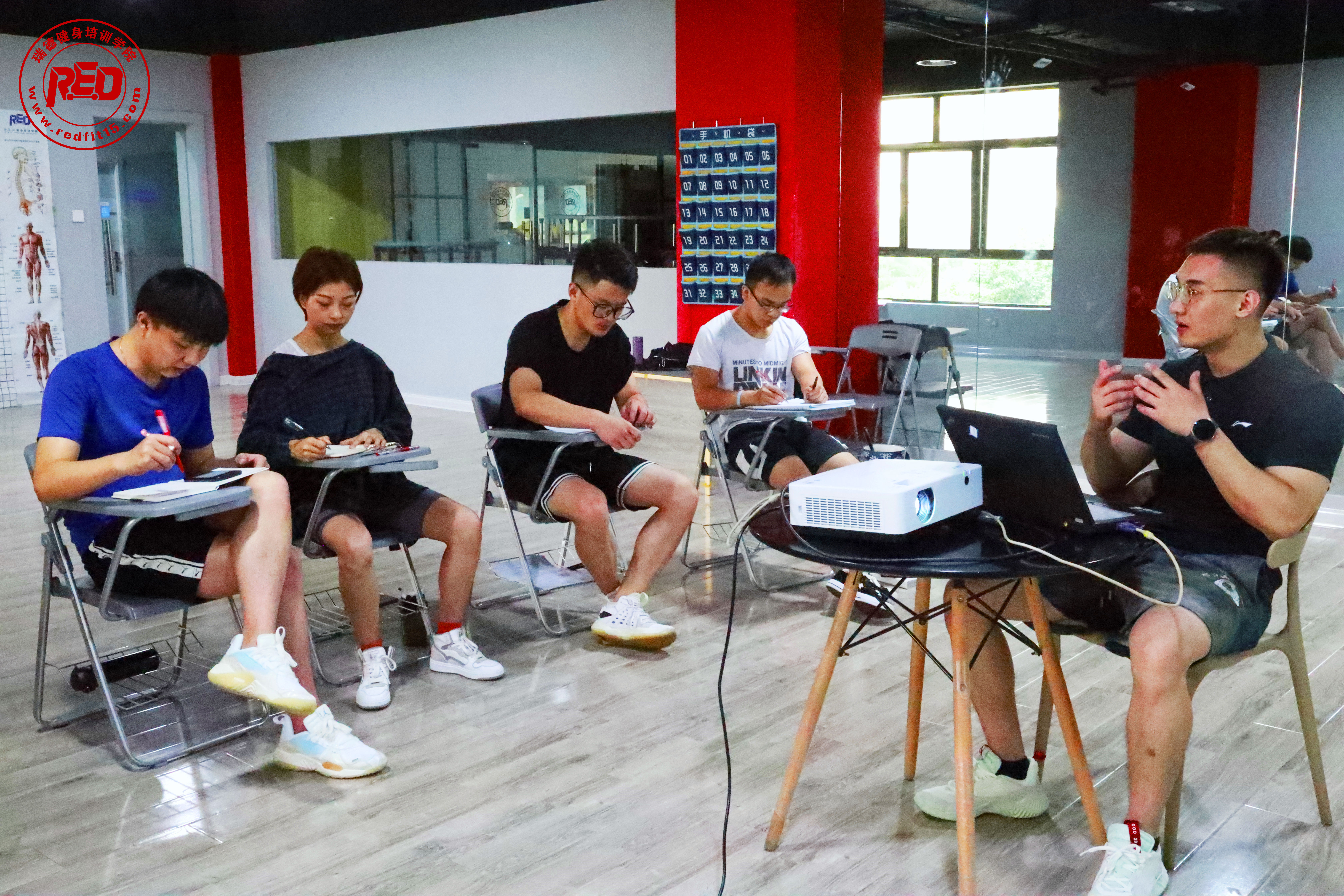 西安哪个健身学校靠谱,西安哪里可以学健身教练