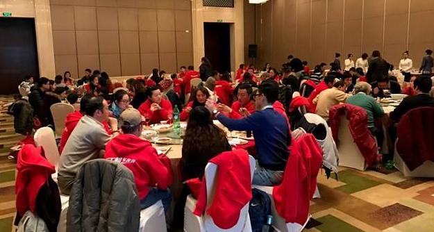 图片过于真实，MIIN车友会小姐姐最多，普拉多车友会都是大叔