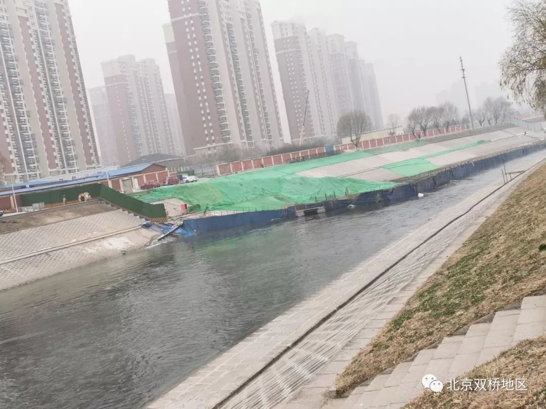 小区附近出行交通方便,周边居民出行更方便