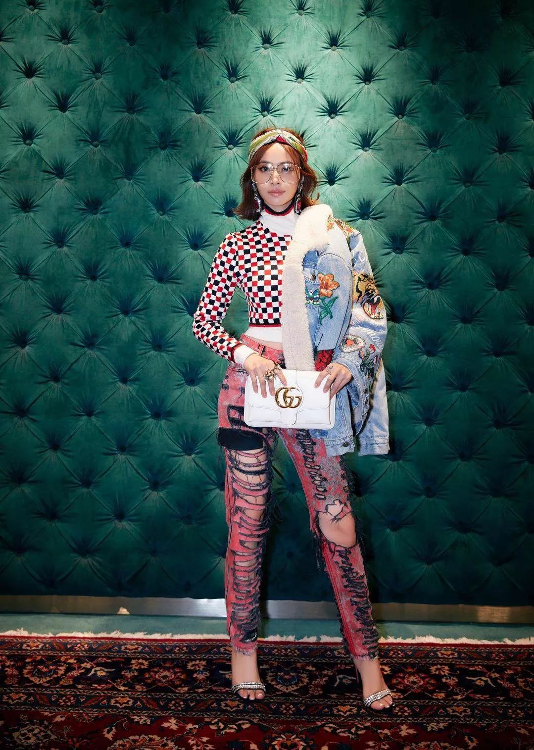 当代女生消费观名牌包,现代女士包