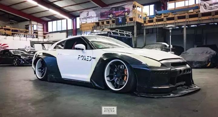 自从坐上了小姐姐的GT-R之后，天天都能体验速度与激情的快感