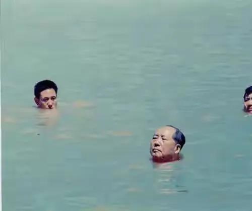 青年节，读诗词《水调歌头.游泳》，想起毛*东泽**那不老的青春情怀