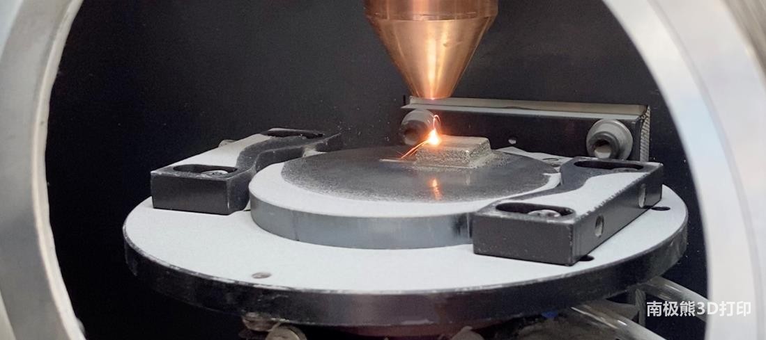 国产“直接能量沉积”五轴联动金属3D打印机,山东雷石智能