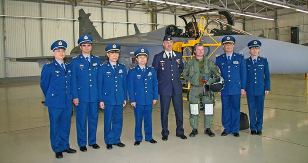 中国歼10a战斗机和以色列狮式对比,歼10和以色列幼狮的关系