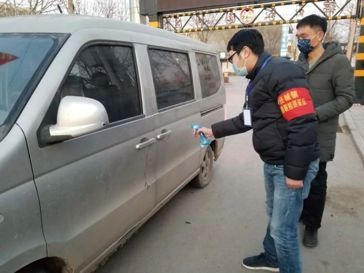 感动疫情英雄人物事件视频,疫情期间十个感动人物事迹