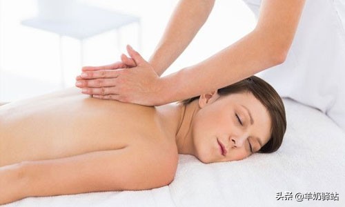 女生背上长痘痘怎么消除用什么药,女背上长痘痘的原因和解决方法