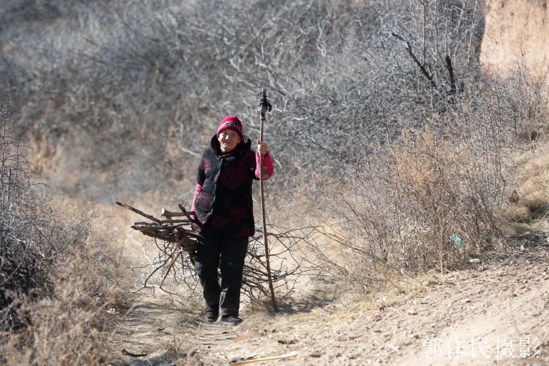 一不小心扭到腰了怎么能治好,一不小心摔坏了脚