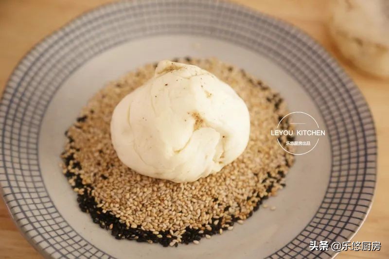 一斤面粉可以做几个油酥烧饼,1斤面粉可以做多少个饼