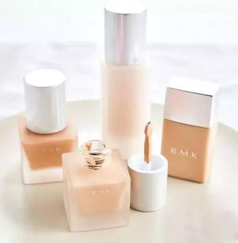 让李佳琦OMG的气垫BB霜，效果堪比美颜相机，誉为水光肌“神器”