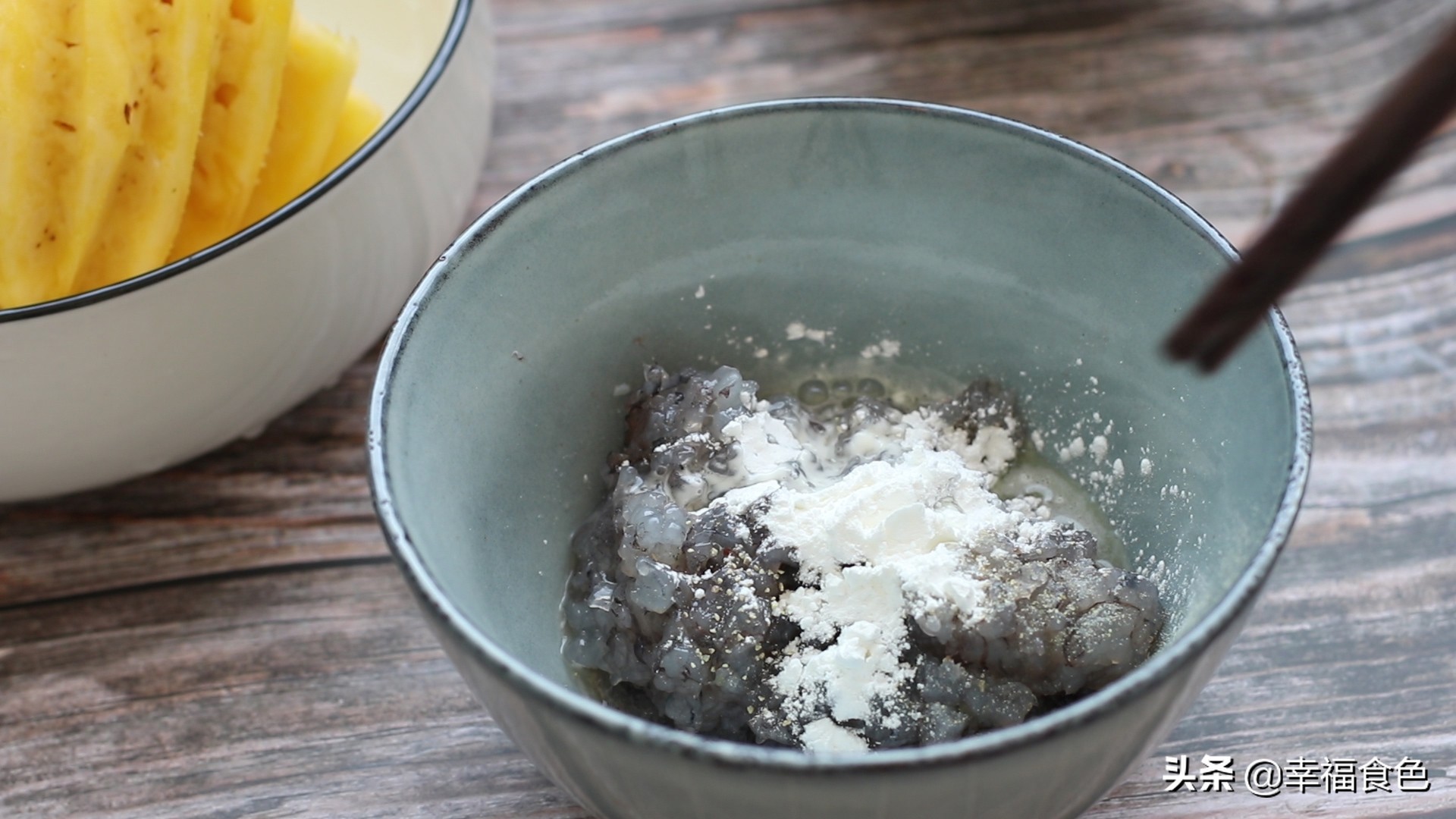 油条虾滑特别简单而且巨好吃,油条与虾的绝妙组合