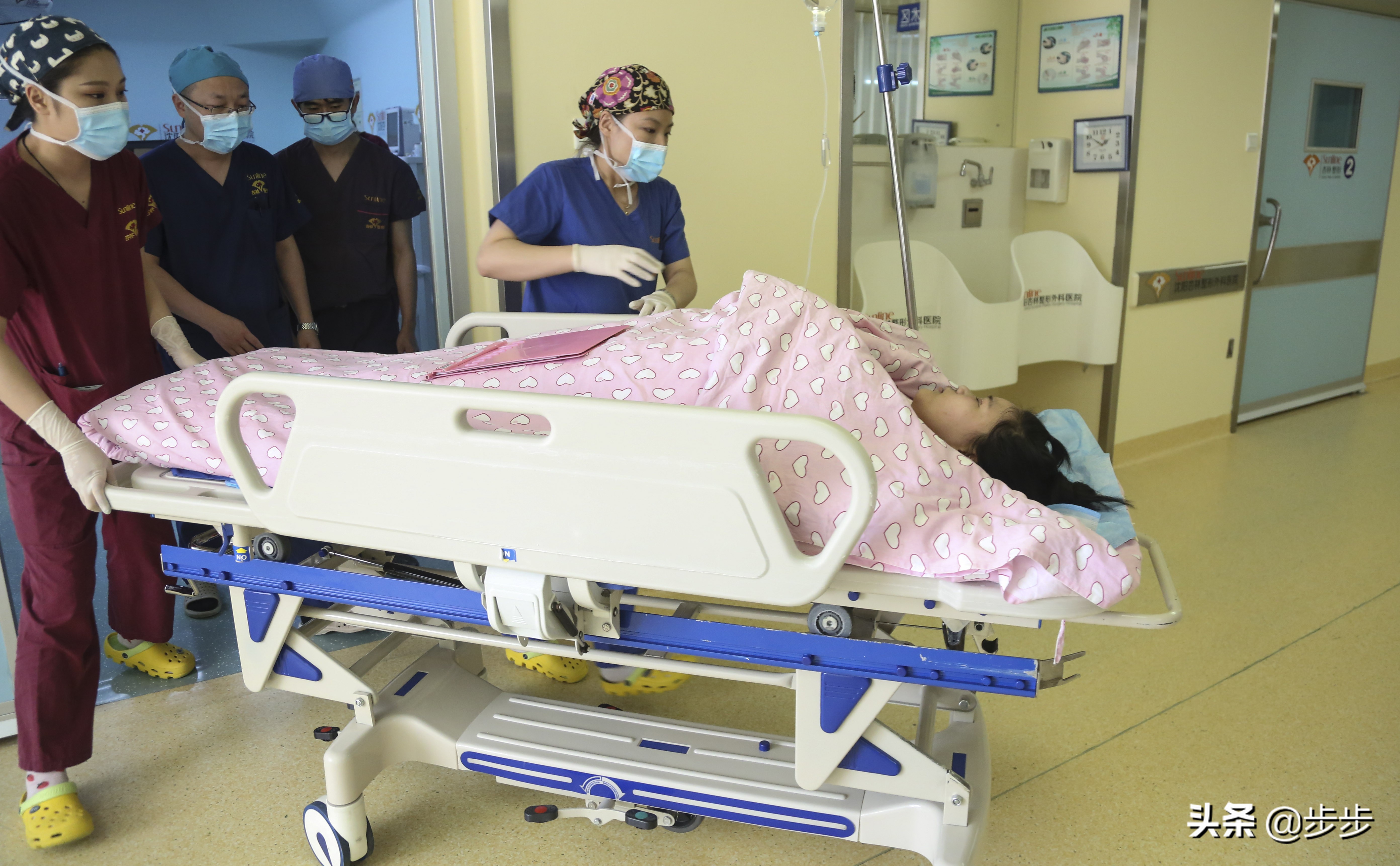 女孩因太丑出生被抛弃如今18岁“美”梦成真：用手术“改脸转运”