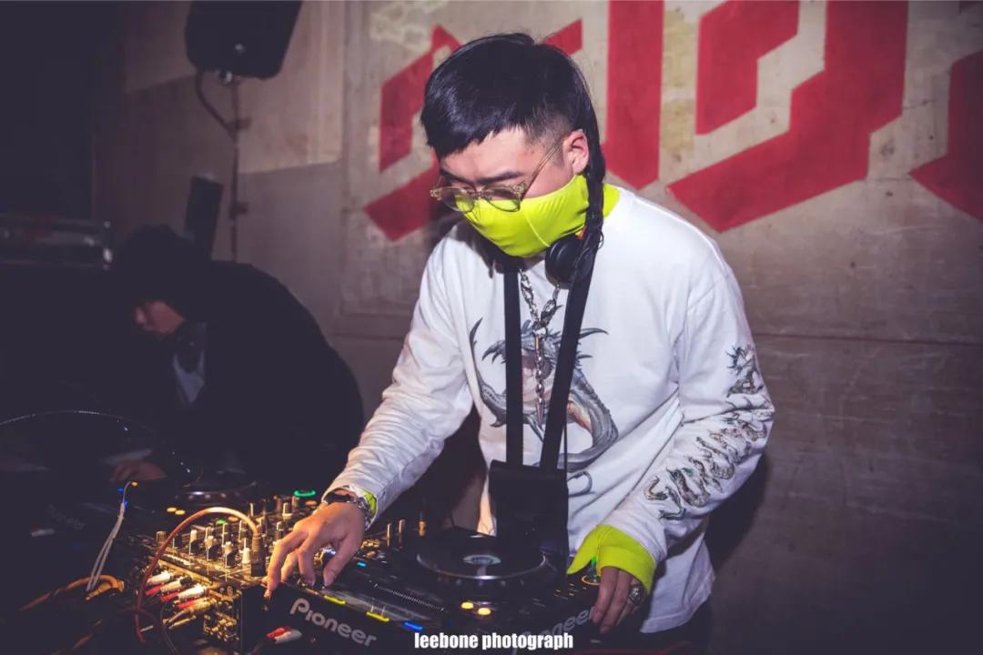 副业赚钱排行榜女生最新,女生适合做什么副业最赚钱