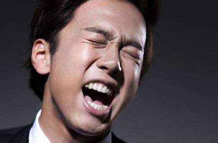 怎样让失去亲人的人走出悲伤,亲人离世不是一瞬间的悲伤