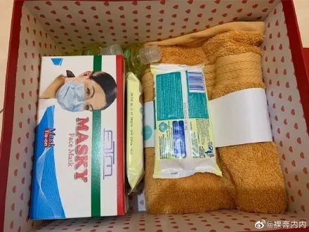 “你有中国护照所以免费发10个口罩对吗？”新加坡街头，这一幕暖哭了！