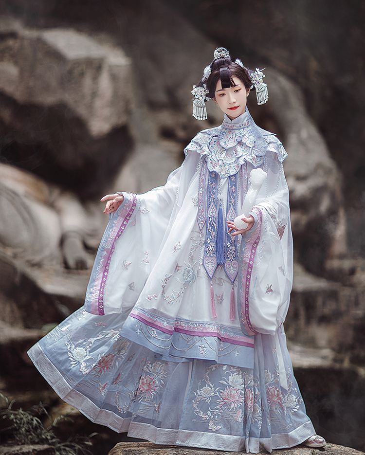 “十里一笑，钱包垮掉”，汉服中的“抢钱四巨头”，你最喜欢谁？