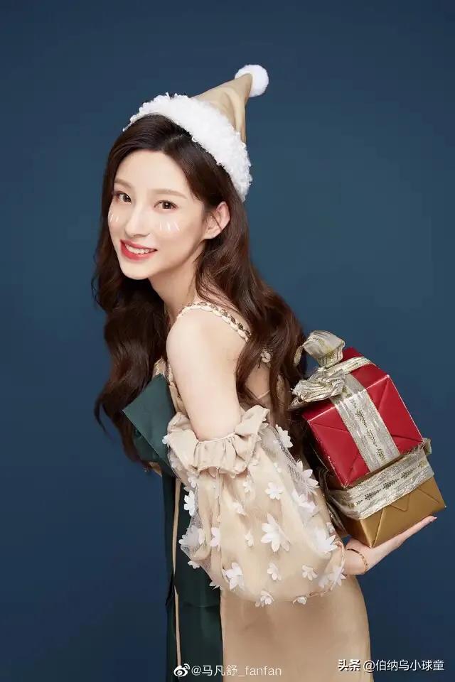 马凡舒首次主持天下足球,央视足球主持马凡舒