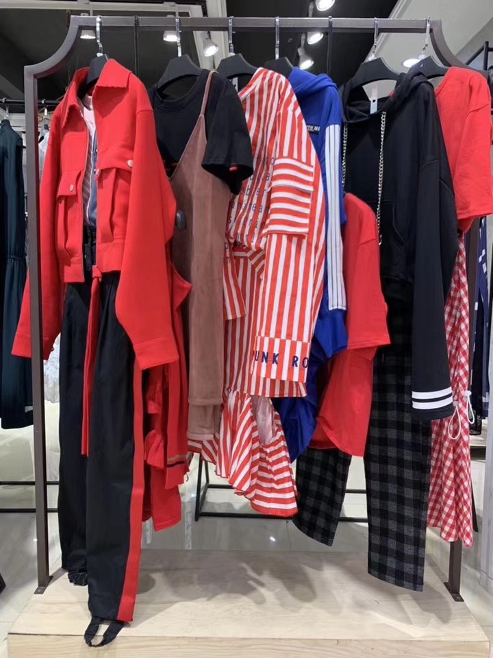 品牌女装尾货折扣批发与加盟,品牌折扣女装店进货价