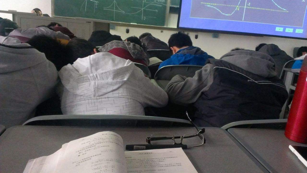 解决职校学生上课睡觉关键一招：把企业搬进学校，让学校走进企业