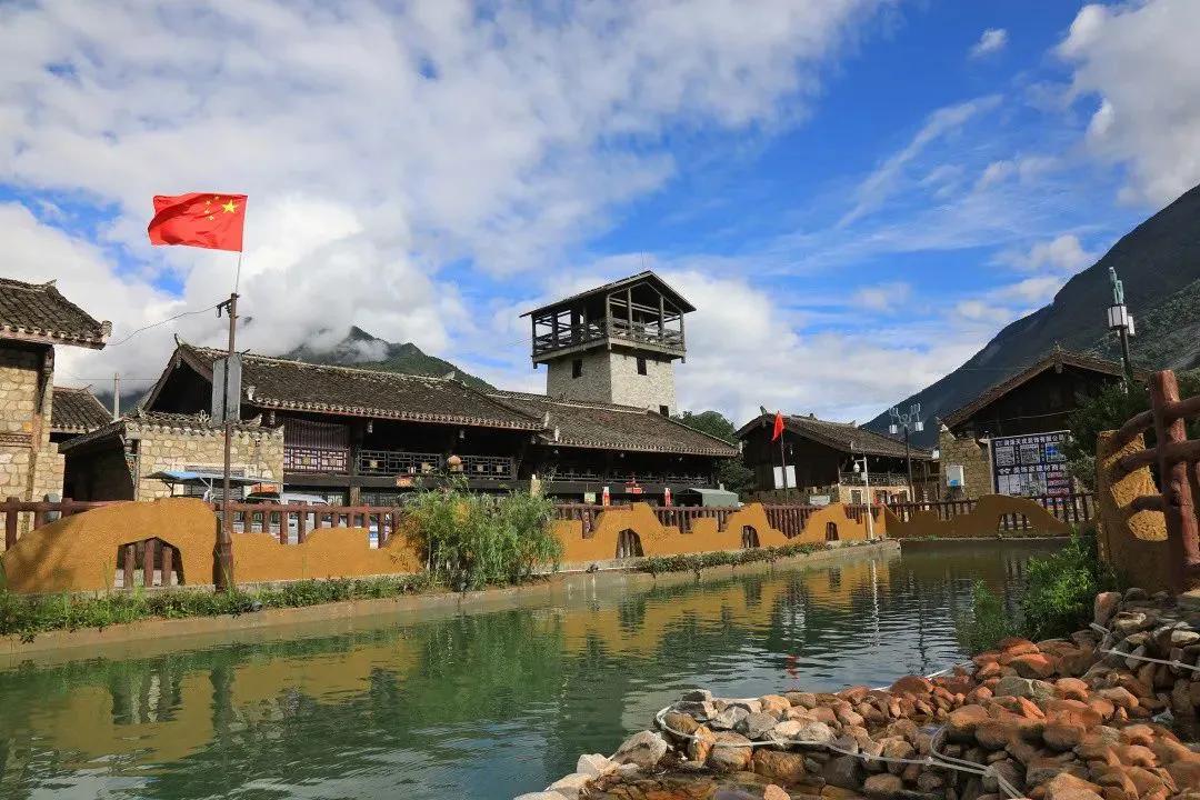 阿坝旅游网官网九寨沟,阿坝夏天二日游推荐