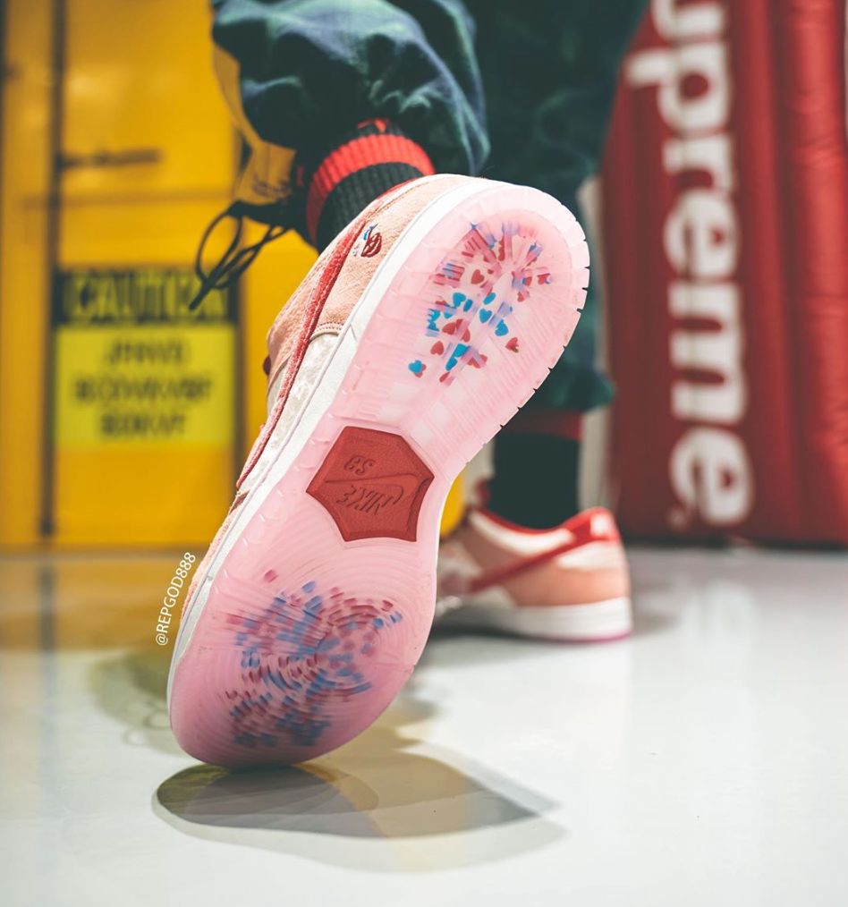 情人节限定的nikesbdunklow,nikedunksb酒红情人节怎么穿搭