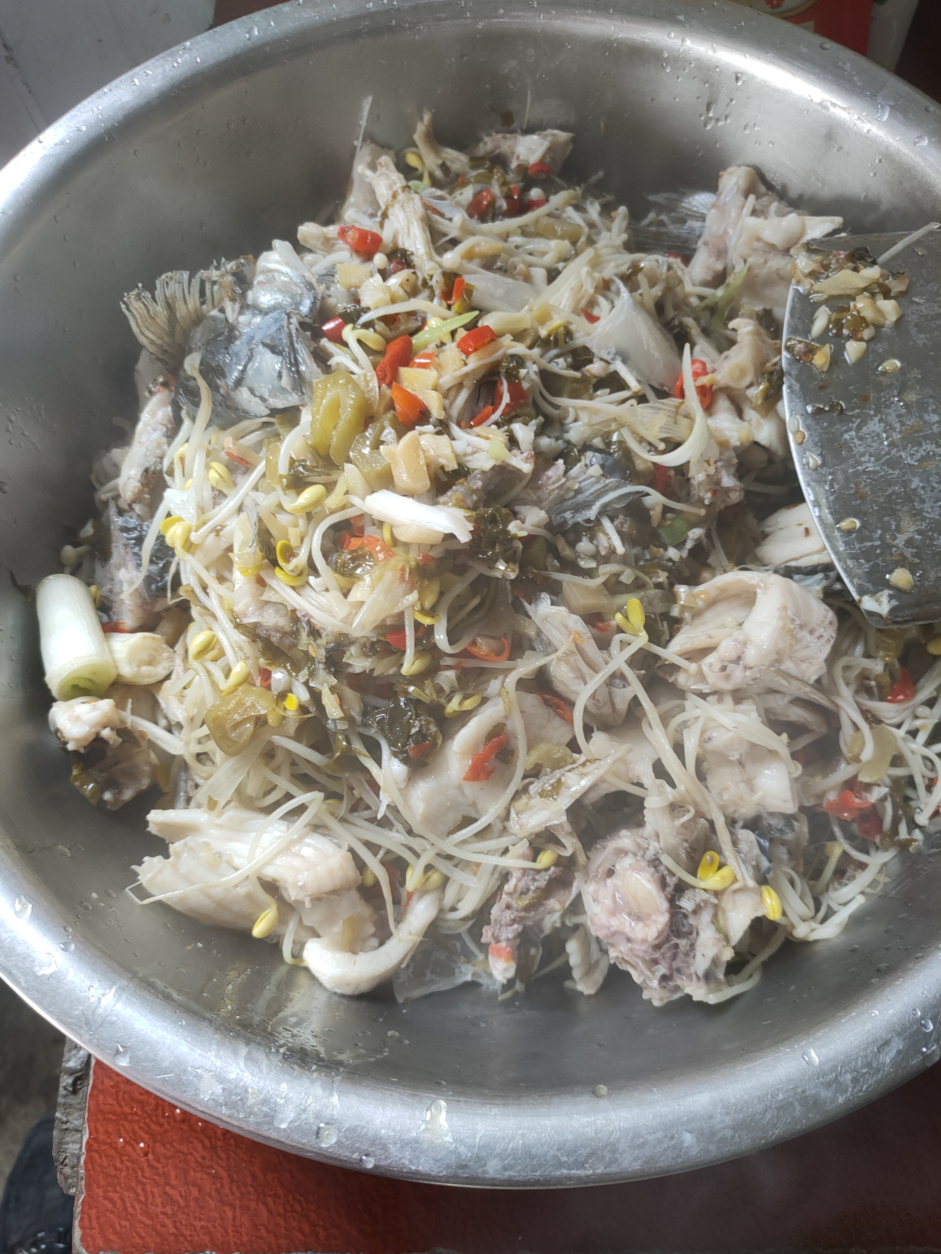 专业大厨教你酸菜鱼的正宗做法,专业大厨教你酸菜鱼正确做法