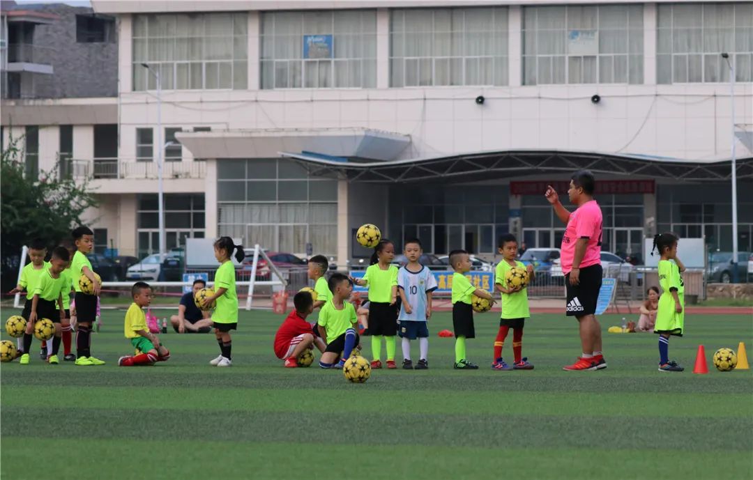 桂林平乐阳光训练营,平乐篮球培训班