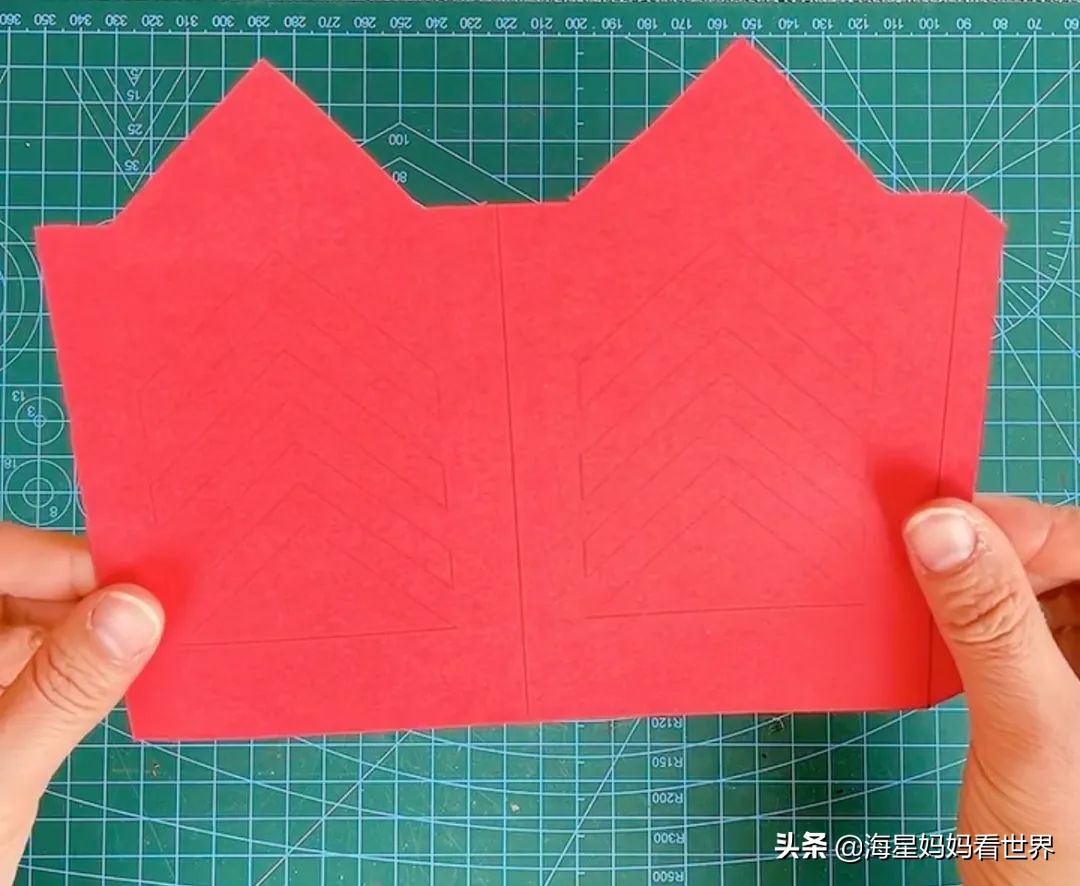 春节喜气洋洋大红灯笼高高挂,红红火火喜气洋洋百家姓灯笼