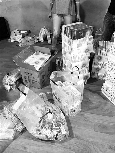 每月飞韩国七八趟，背包里装满*子烟电**