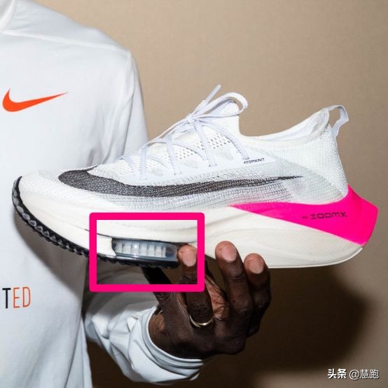 碳板科技跑鞋好处,碳板跑鞋真的有推进力么