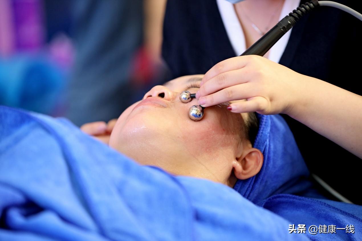 京东健康瘦身超级品类日首推秀域智能纤体服务，躺着拥有小蛮腰