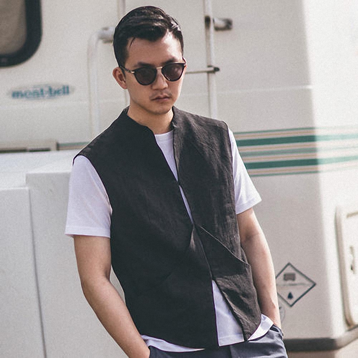 马甲这样搭配最显时髦风范,马甲怎么穿搭配才好看