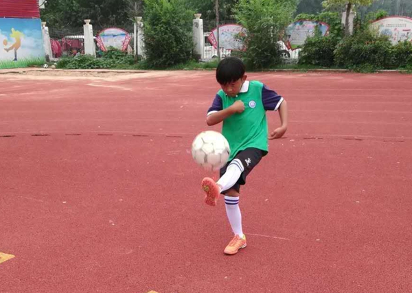 点赞足球中超,小学足球点赞