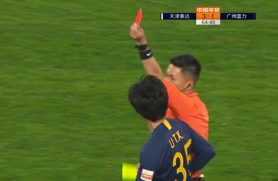 中超出现戏剧性一幕,中超名场面开场被罚下