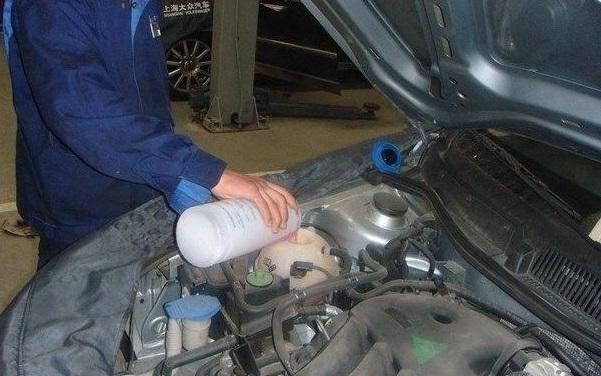 4s店新车首保保养项目要钱吗,新车首保到底要多少公里保养